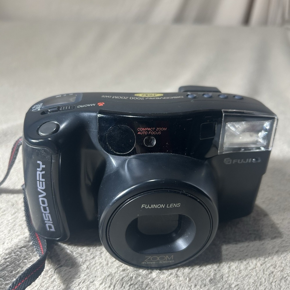 Fuji Discovery 2000 Zoom Date 35mm Point & Shoot Film Camera W Case